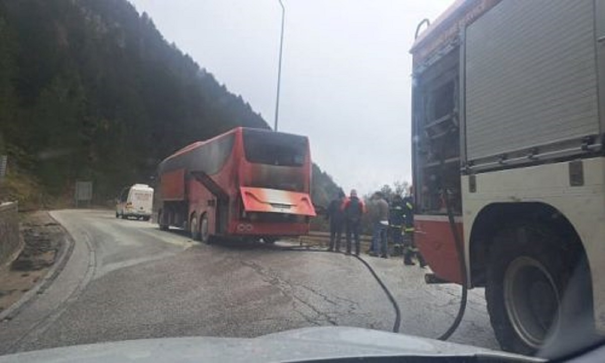 Γιάννενα: Βίντεο από τη φωτιά σε λεωφορείο στην Εγνατία – Κινδύνεψαν μαθητές