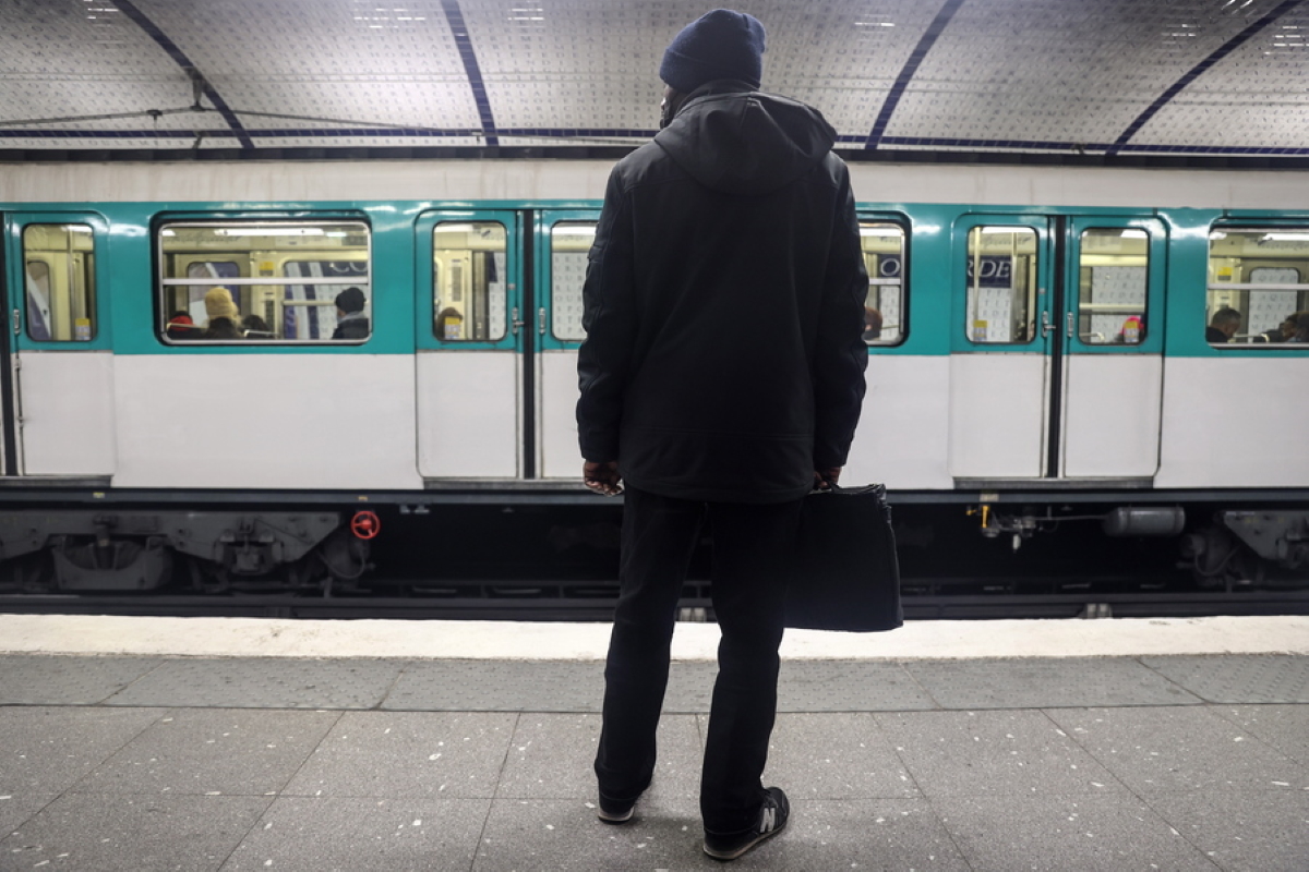 Γαλλία: Μετρό παρέσυρε και σκότωσε ζευγάρι αστέγων στο Παρίσι – «Κατέβηκαν εκούσια τις ράγες»