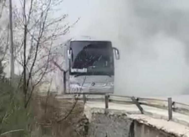 «Μαμά πήρε φωτιά το λεωφορείο, αλλά είμαστε όλοι καλά» - Τρόμος στο Μέτσοβο σε σχολική εκδρομή