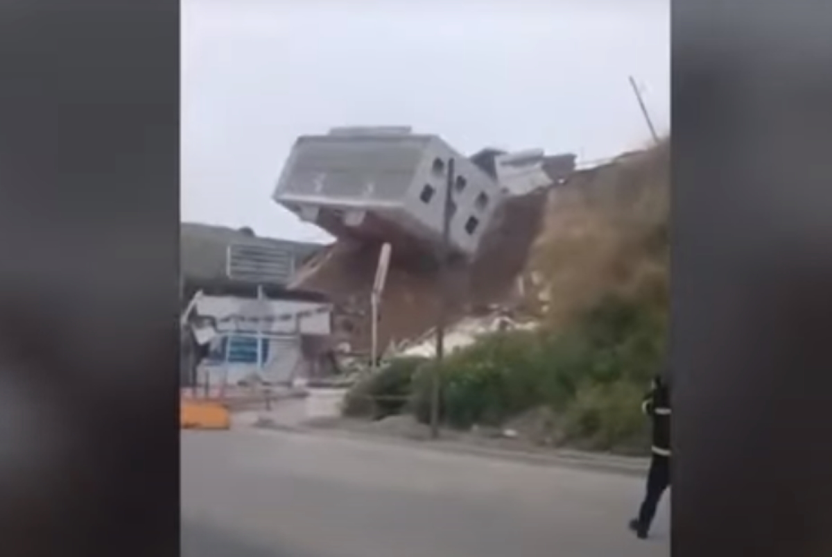 Μεξικό: Κτήριο καταρρέει και γλιστρά προς τον δρόμο – Εντυπωσιακό βίντεο