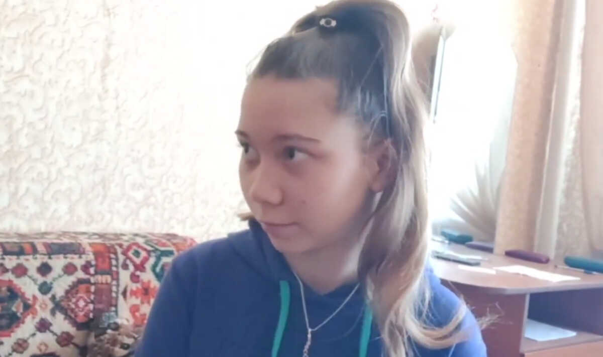 Ρωσία: Βγήκε από το ορφανοτροφείο το κορίτσι που έφτιαξε μια αντιπολεμική ζωγραφιά