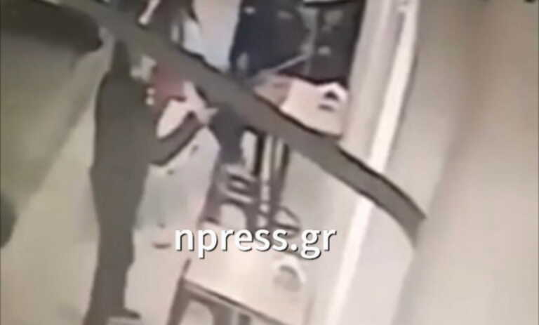 Βίντεο ντοκουμέντο από την Ναύπακτο - Άνδρας πυροβολεί με καραμπίνα την οροφή ταβέρνας δίπλα σε κόσμο