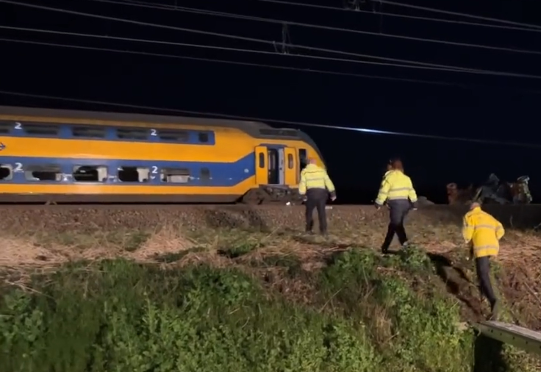 Ολλανδία: Εκτροχιασμός τρένου με τουλάχιστιν 50 επιβάτες – Συγκρούστηκε με μηχάνημα έργου