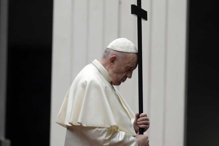Για πρώτη φορά χωρίς τον Πάπα Φραγκίσκο ο Δρόμος του Σταυρού τη Μεγάλη Παρασκευή των Καθολικών!