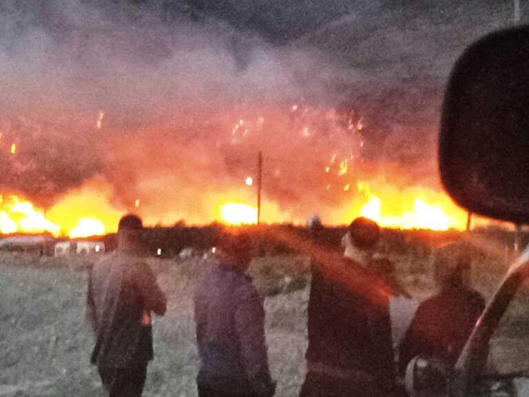 Μεγάλη φωτιά στο Σφηνάκι Κισάμου στα Χανιά – Ισχυροί άνεμοι στην περιοχή