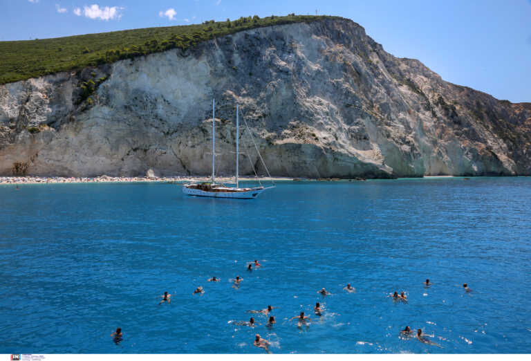 Οι καλύτερες παραλίες στην Ελλάδα για το 2023 σύμφωνα με το περιοδικό Vogue