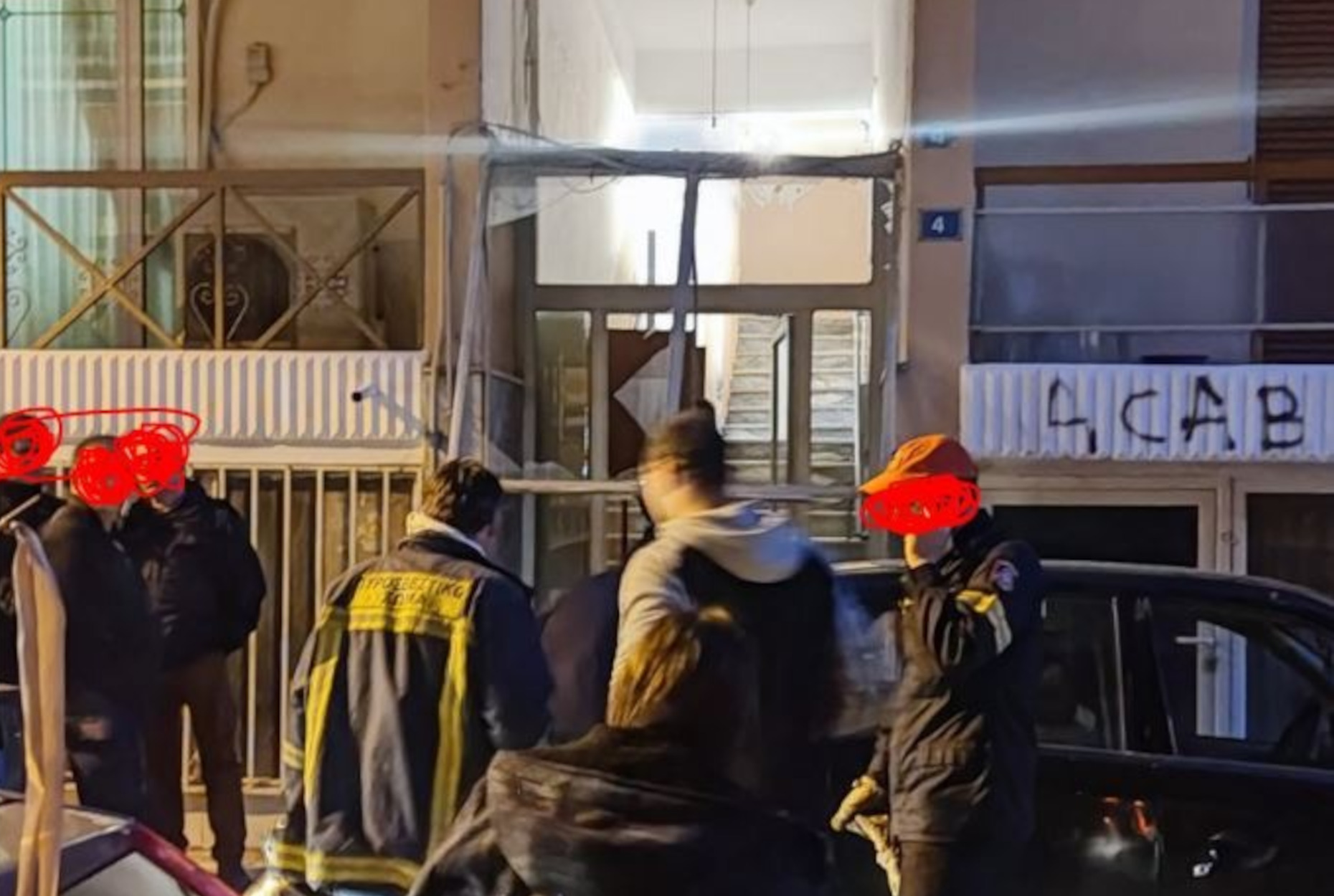 Πτολεμαΐδα: Έκρηξη σε πολυκατοικία – Βρέθηκε μπιτόνι με εύφλεκτο υλικό
