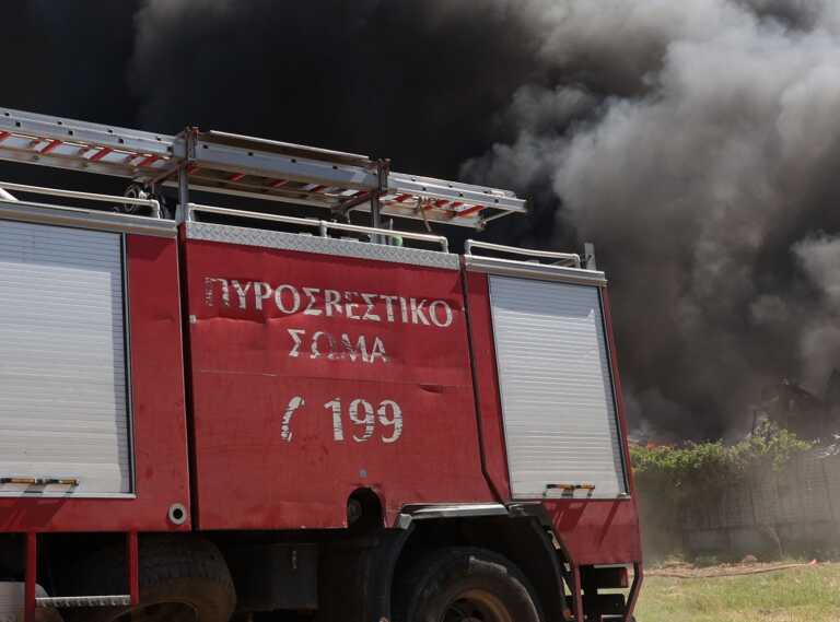 Υπό μερικό έλεγχο η φωτιά στο Ρουπάκι Ασπροπύργου αφού έκαψε ξερά χόρτα