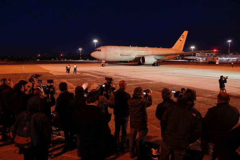 Απεγκλωβίστηκαν από το Σουδάν ακόμα επτά Έλληνες και μέλη των οικογενειών τους - Σε ετοιμότητα ελληνικό C-130