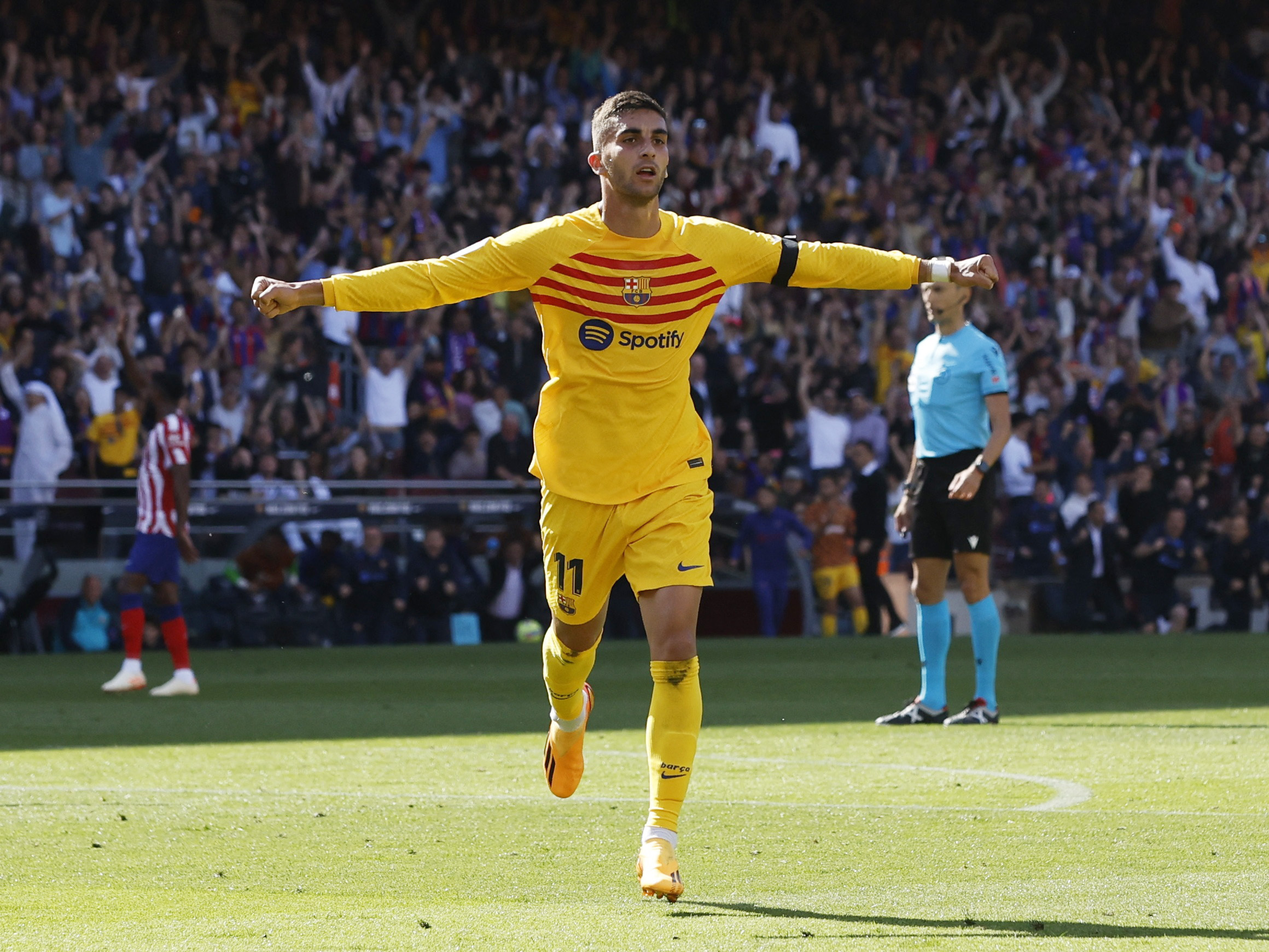 Soccer Football - LaLiga - FC Barcelona v Atletico Madrid - Camp Nou, Barcelona, Spain - April 23, 2023 FC Barcelona's Ferran Torres celebrates scoring their first goal REUTERS
