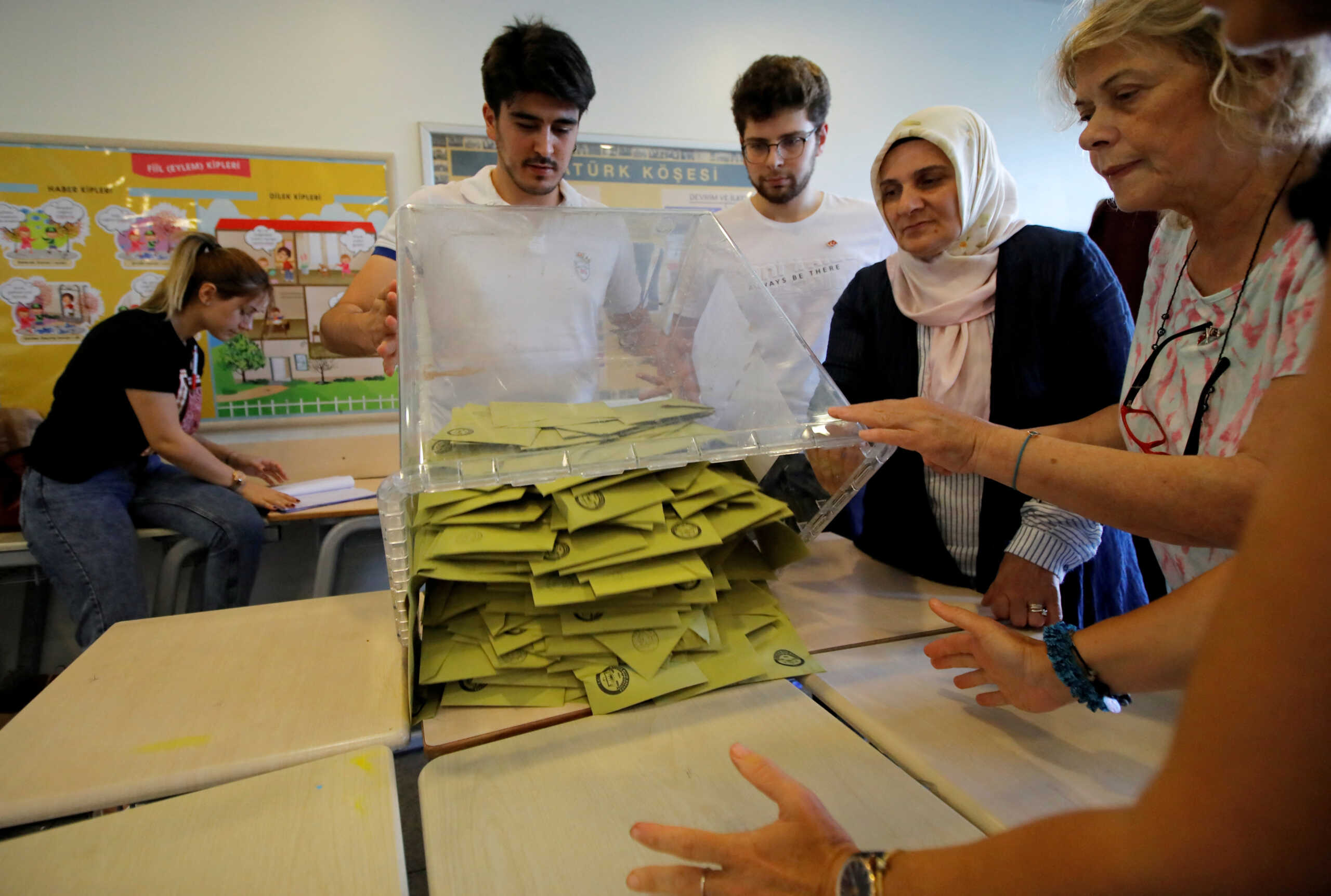 Εκλογές 2023 στην Τουρκία: Οι καταστροφικοί σεισμοί αναγκάζουν 130.000 άτομα να ψηφίσουν εκτός των πόλεων τους