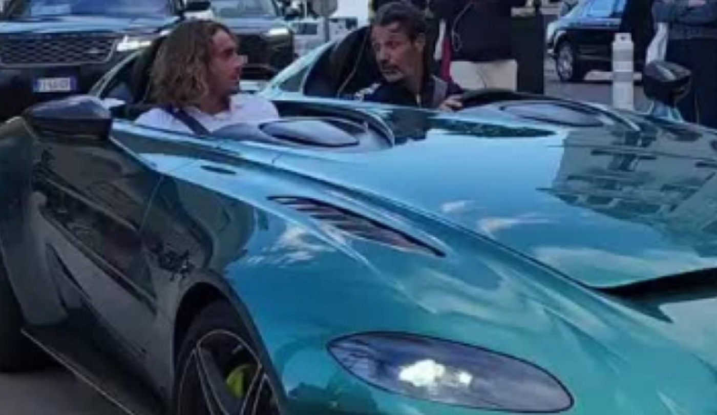 Στέφανος Τσιτσιπάς: Αυτό είναι το απίστευτο αυτοκίνητο με το οποίο κυκλοφόρησε στο Μόντε Κάρλο