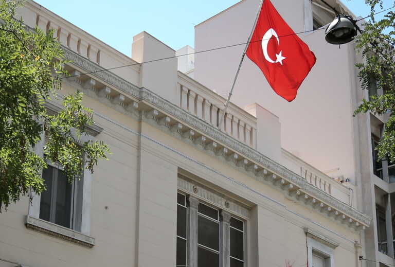 Η τουρκική πρεσβεία εύχεται «Καλό Πάσχα» σε όλους τους Έλληνες με ένα tweet