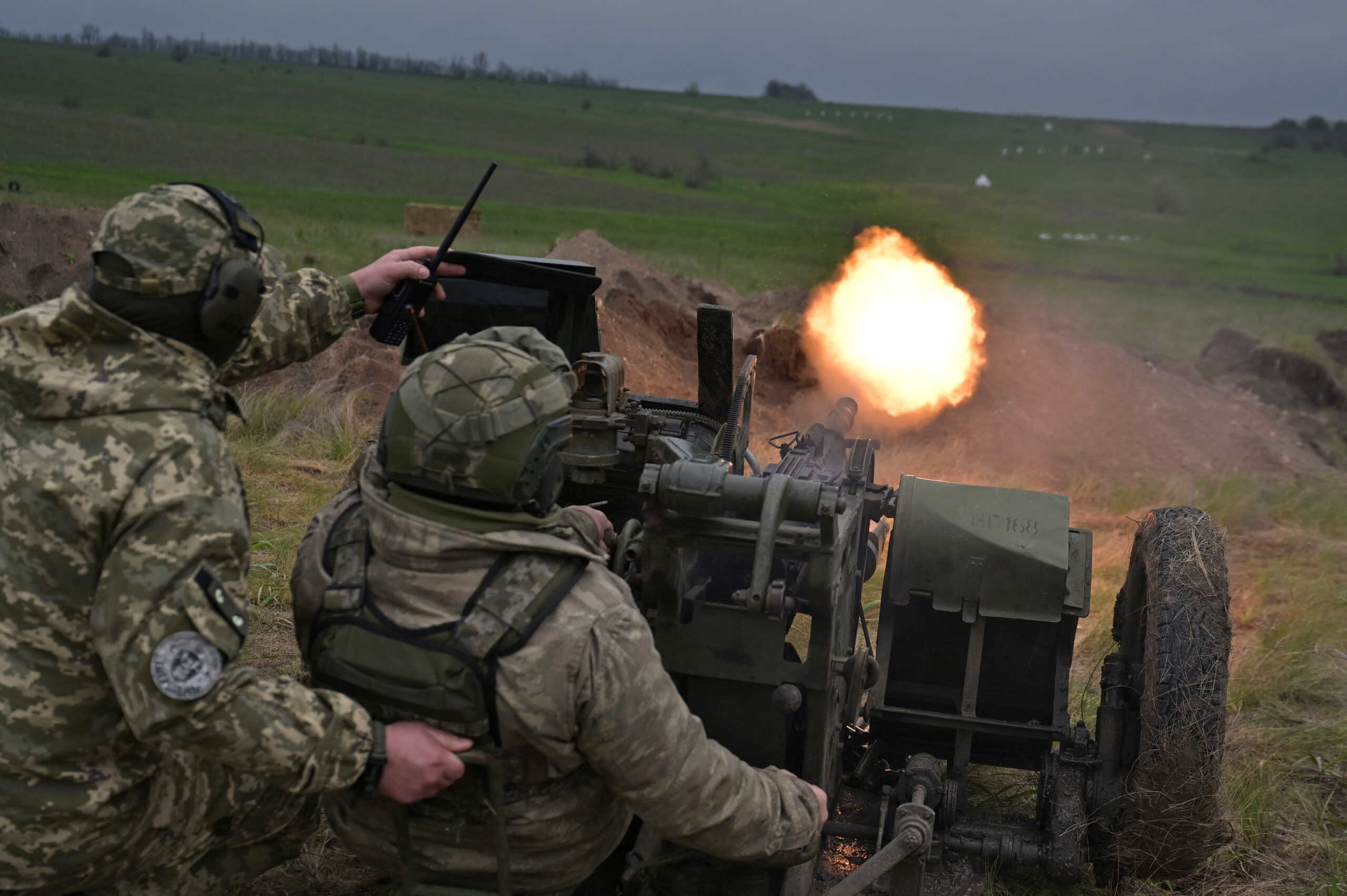 Ukrainian service members fire a ZPU-1 anti-aircraft machine gun mount during military drills at a training ground, amid Russia's attack on Ukraine, in Zaporizhzhia region, Ukraine April 28, 2023. REUTERS