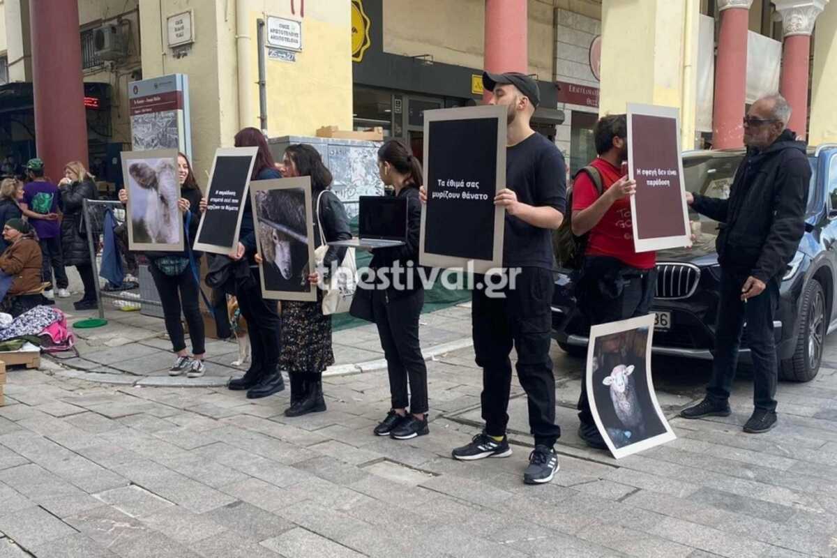 Θεσσαλονίκη: Ο Κωνσταντίνος Ζέρβας και οι εικόνες από διαμαρτυρία vegan στην αγορά Βλάλη