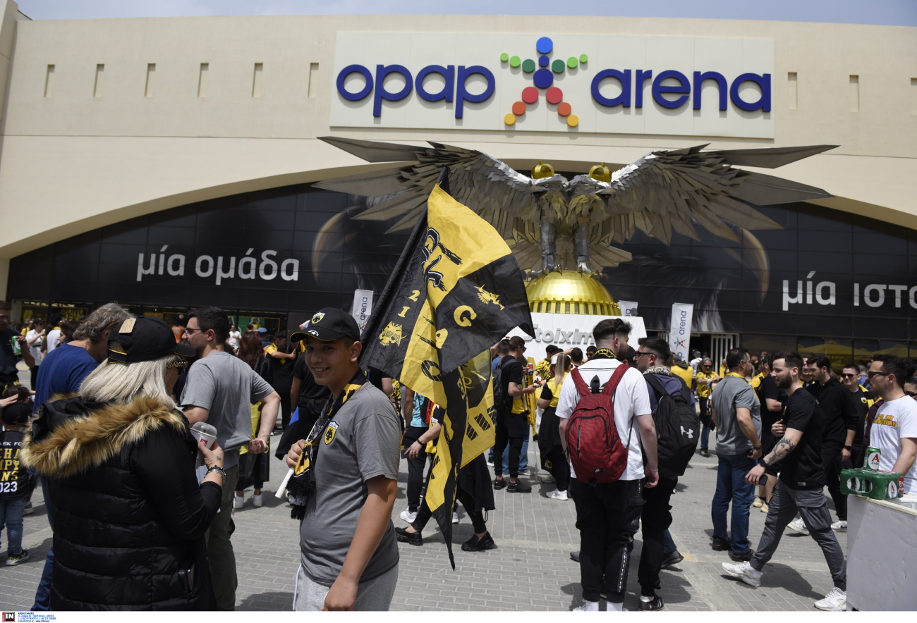 ΑΕΚ: «Χαμός» στη Νέα Φιλαδέλφεια – Μαζεύεται κόσμος στην OPAP Arena