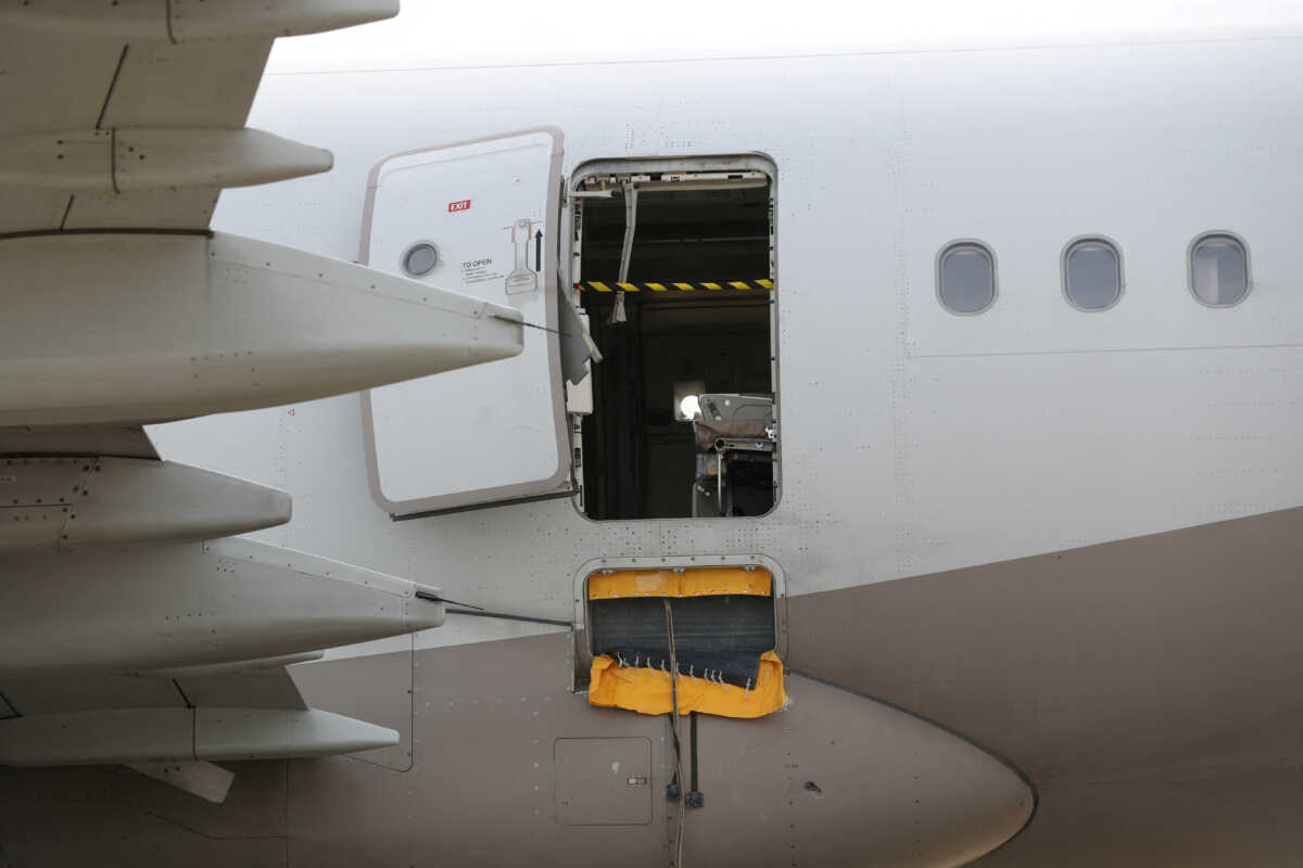 Νότια Κορέα: Επιβάτης άνοιξε πόρτα αεροπλάνου εν ώρα πτήσης – Οι εικόνες τρόμου και πανικού