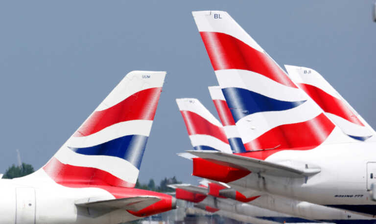 Χάος στα αεροδρόμια της Βρετανίας λόγω ηλεκτρονικής βλάβης