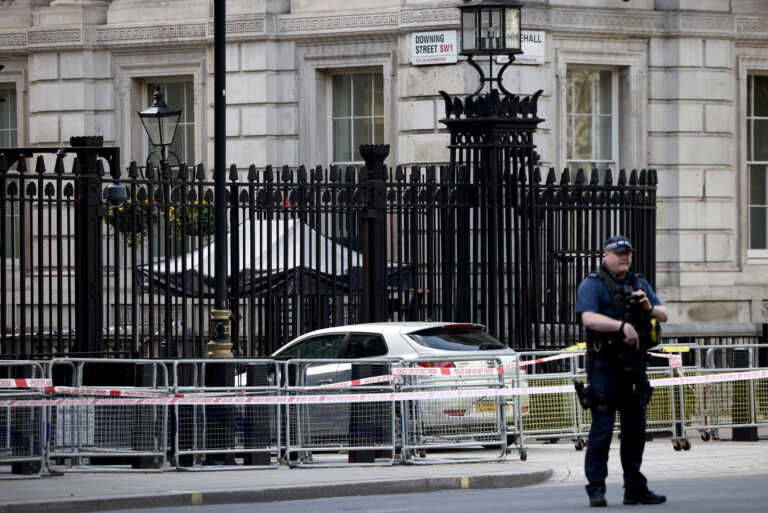 «Δεν ήταν τρομοκρατική ενέργεια» το περιστατικό στην πύλη της Downing Street