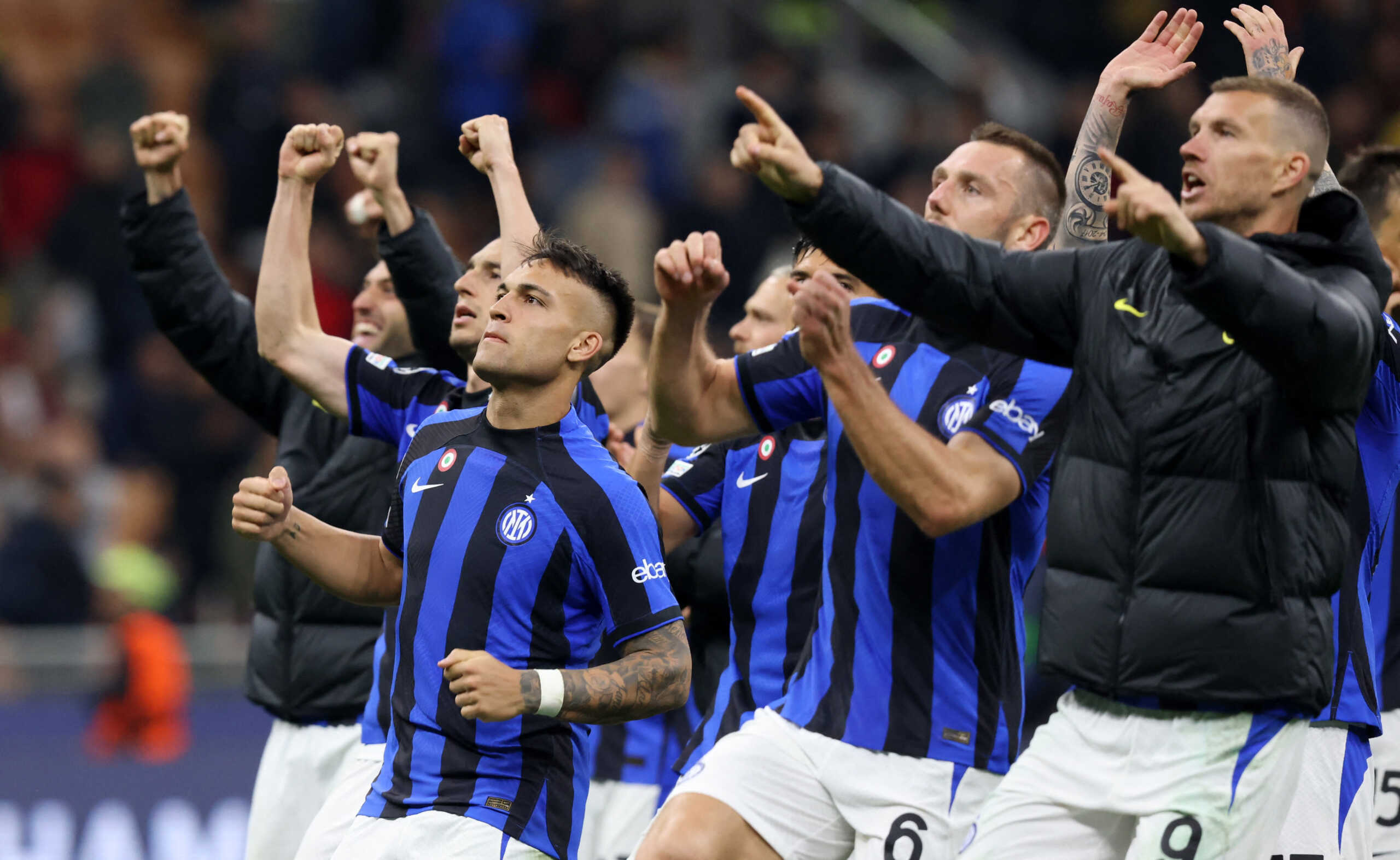 Soccer Football - Champions League - Semi Final - First Leg - AC Milan v Inter Milan - San Siro, Milan, Italy - May 10, 2023 Inter Milan's Lautaro Martinez with teammates celebrate after the match REUTERS