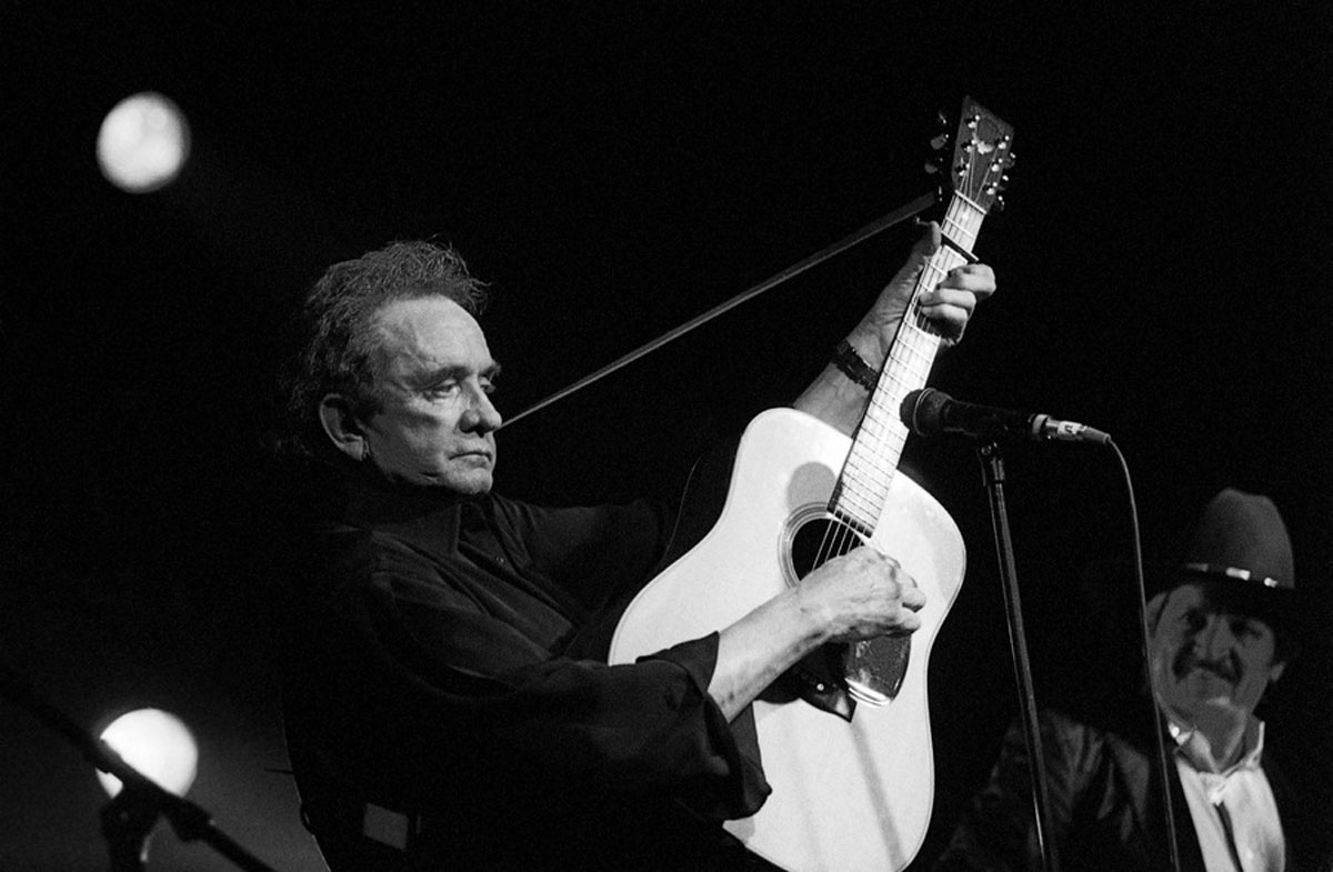 Οι στίχοι του Johnny Cash γίνονται βιβλίο για πρώτη φορά