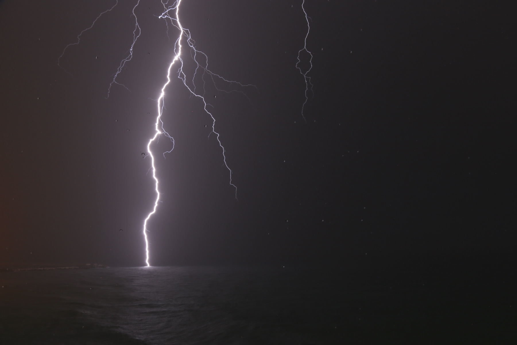 Καιρός αύριο: Καταιγίδες και λασποβροχές – Πού θα ρίξει χαλάζι