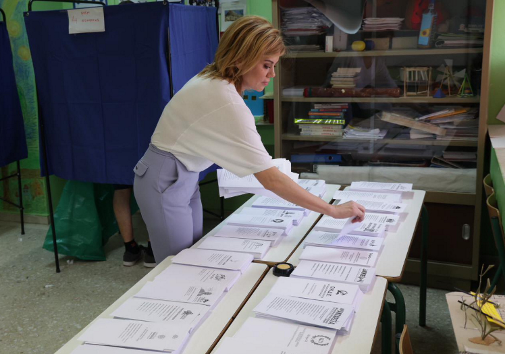 Εκλογές 2023 – Η Ευγενία Μανωλίδου μέλος εφορευτικής επιτροπής σε εκλογικό κέντρο