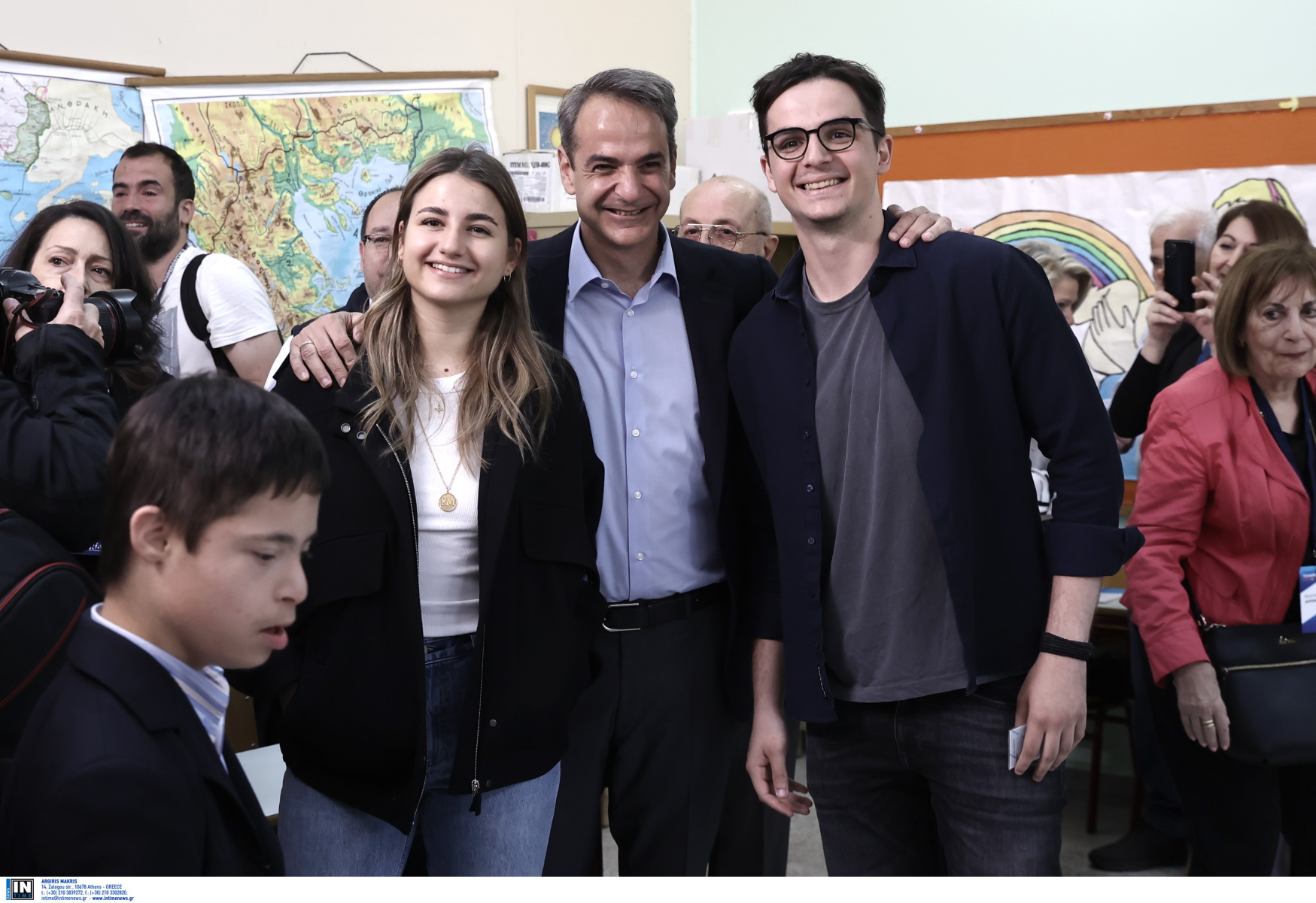 Εκλογές 2023 – Κυριάκος  Μητσοτάκης: Τρολάρει τον γιο του Κωνσταντίνο που αργούσε στο παραβάν