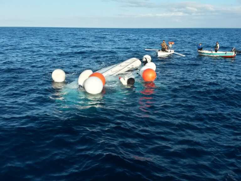 Εντοπίστηκε στην Αντίπαρο η σορός γυναίκας από το σκάφος με μετανάστες που βυθίστηκε στη Μύκονο