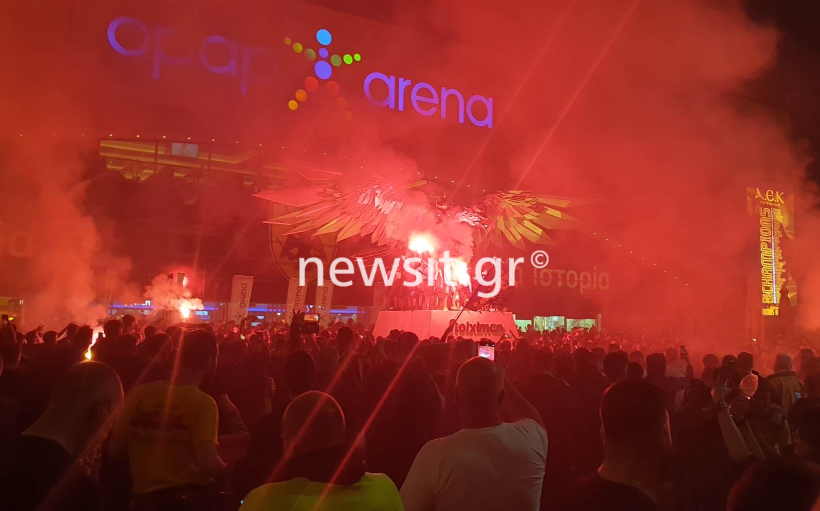 ΑΕΚ: «Κάηκε» η OPAP Arena στο γλέντι των οπαδών και έξω από το γήπεδο
