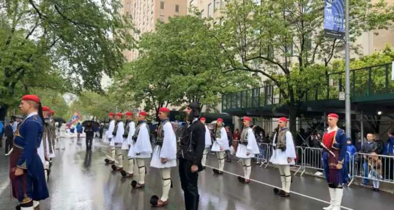 Παρά την καταρρακτώδη βροχή η ομογένεια γιόρτασε με μια λαμπρή παρέλαση την 25η Μαρτίου στη Νέα Υόρκη