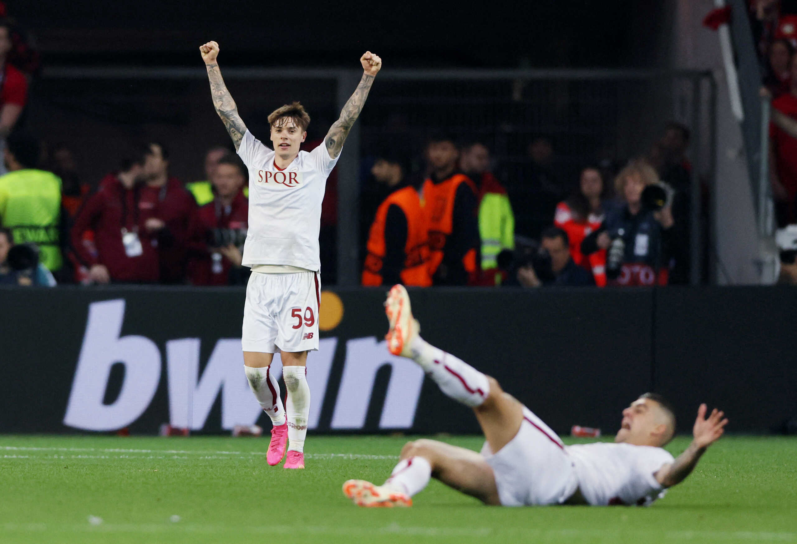 Soccer Football -  Europa League - Semi Final - Second Leg - Bayer Leverkusen v AS Roma - BayArena, Leverkusen, Germany - May 18, 2023 AS Roma's Nicola Zalewski celebrates after the match REUTERS