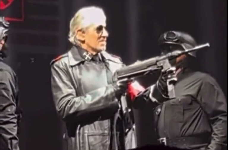 Nαζιστική στολή σε συναυλία του στο Βερολίνο φόρεσε ο Ρότζερ Γουότερς - Αρχίζει έρευνα η αστυνομία