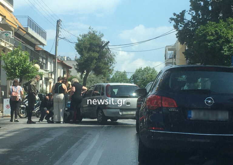 Συγκρούστηκε μηχανή με αυτοκίνητο στη Νέα Ιωνία - Φωτογραφία από το σημείο του ατυχήματος