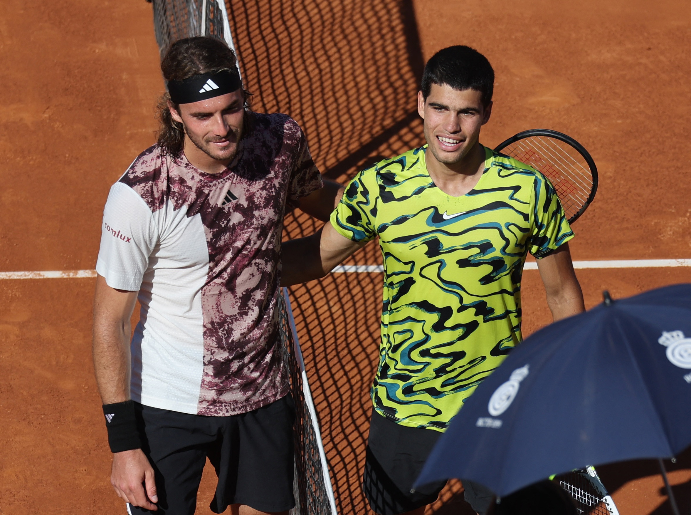 Tennis - ATP 500 - Barcelona Open - Real Club de Tenis, Barcelona, Spain - April 23, 2023 Spain's Carlos Alcaraz with Greece's Stefanos Tsitsipas after winning the final match REUTERS