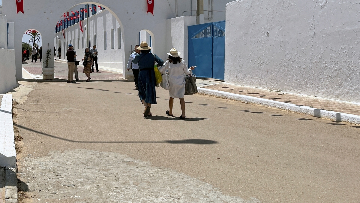 FILE PHOTO: Jewish worshippers arrive at the Ghriba synagogue, during an annual pilgrimage in Djerba, Tunisia May 18, 2022. Picture taken May 18, 2022.  REUTERS