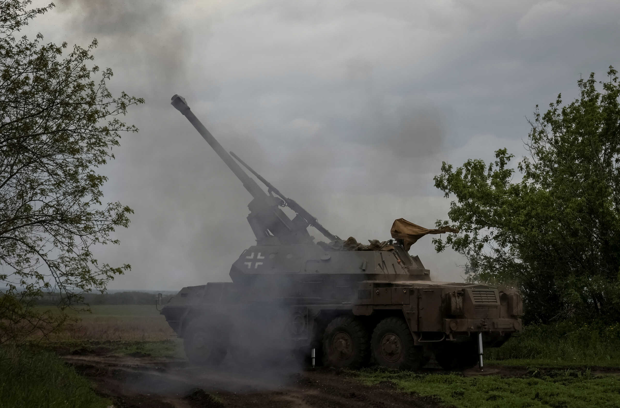 Ukrainian service members from a 110th Separate Mechanised Brigade of the Armed Forces of Ukraine,  ire a self-propelled howitzer "Dana", amid Russia's attack on Ukraine, near the town of Avdiivka in Donetsk region, Ukraine May 9, 2023. REUTERS