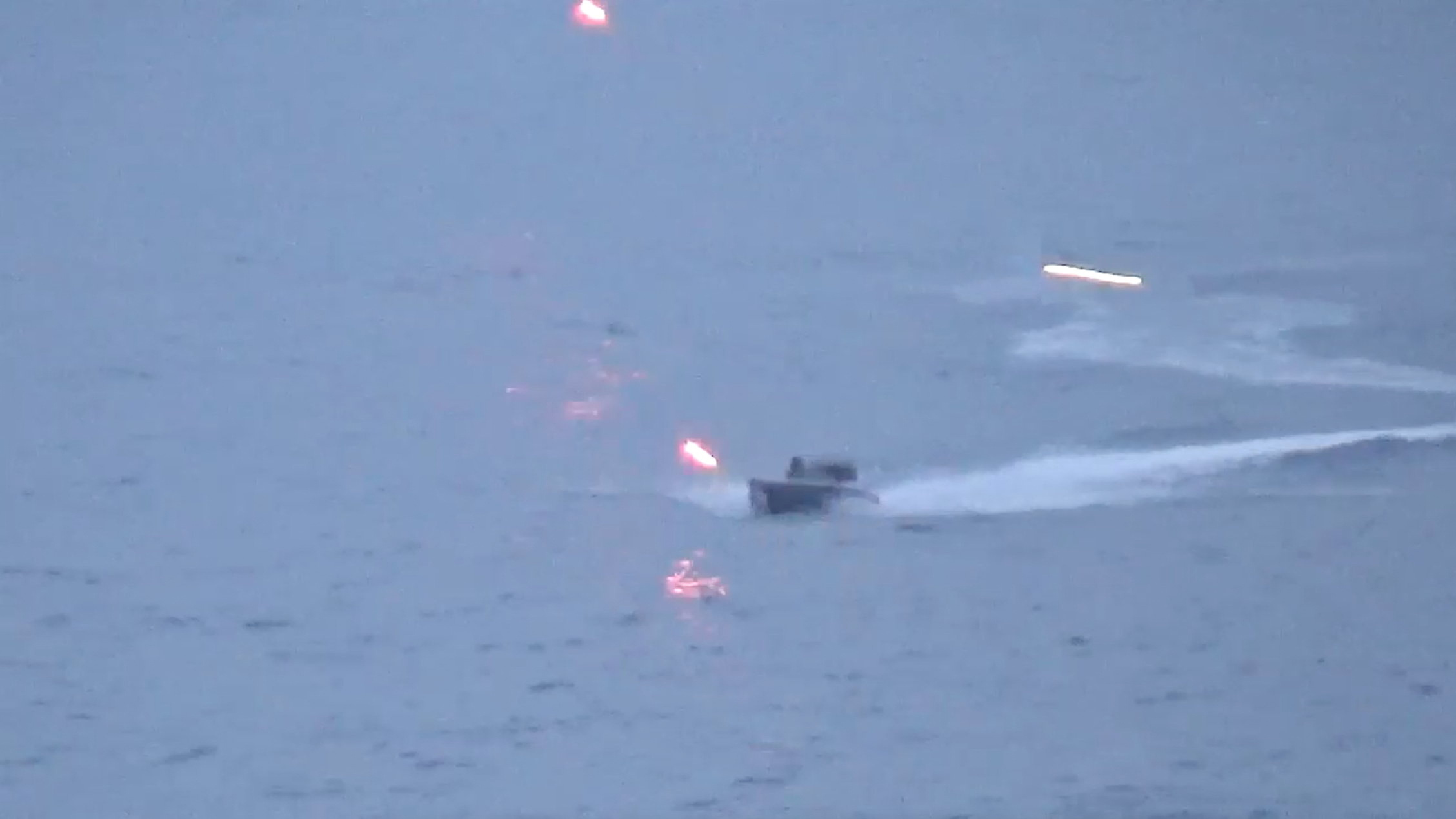 Ρωσικό πολεμικό πλοίο δέχθηκε επίθεση από ουκρανικά θαλάσσια drones στη Μαύρη Θάλασσα