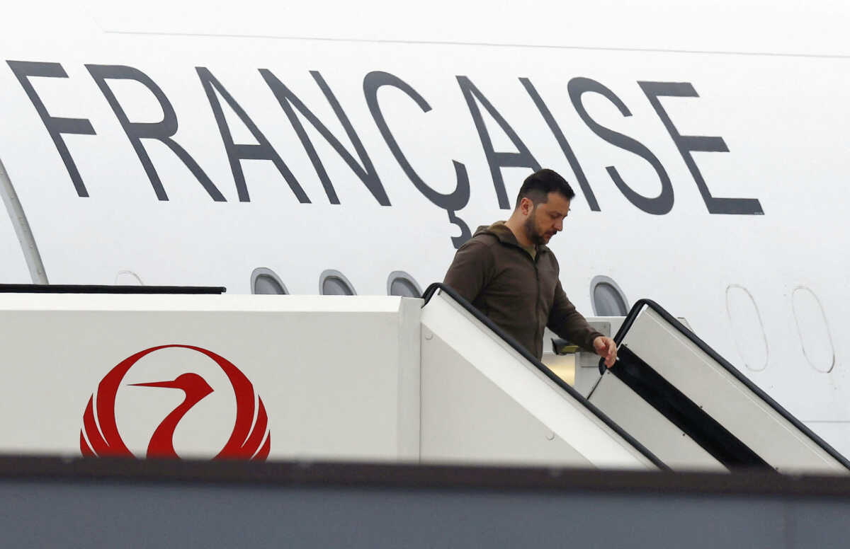 Ukrainian President Volodymyr Zelenskiy arrives at Hiroshima airport for attending the G7 leaders' summit in Mihara, Hiroshima prefecture, western Japan May 20, 2023., in this photo released by Kyodo.  Mandatory credit Kyodo via REUTERS ATTENTION EDITORS - THIS IMAGE WAS PROVIDED BY A THIRD PARTY. MANDATORY CREDIT. JAPAN OUT. NO COMMERCIAL OR EDITORIAL SALES IN JAPAN