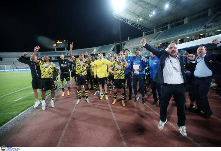ΑΕΚ: Το πάρτι στον πάγκο και οι έξαλλοι πανηγυρισμοί μετά τον τελικό του Κυπέλλου Ελλάδας