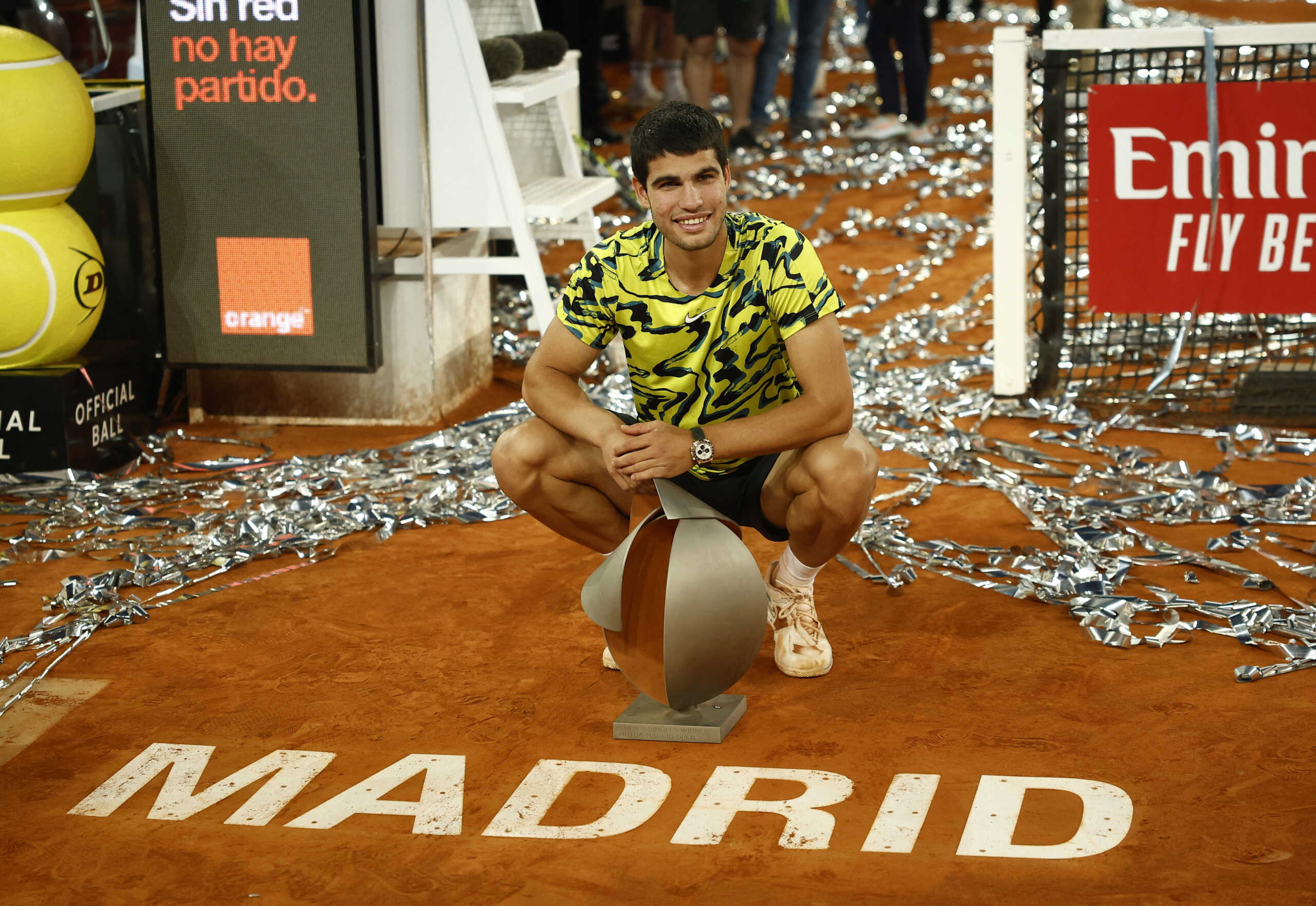 Tennis - Madrid Open - Park Manzanares, Madrid, Spain - May 7, 2023 Spain's Carlos Alcaraz celebrates with the trophy after winning his final match against Germany's Jan-Lennard Struff REUTERS