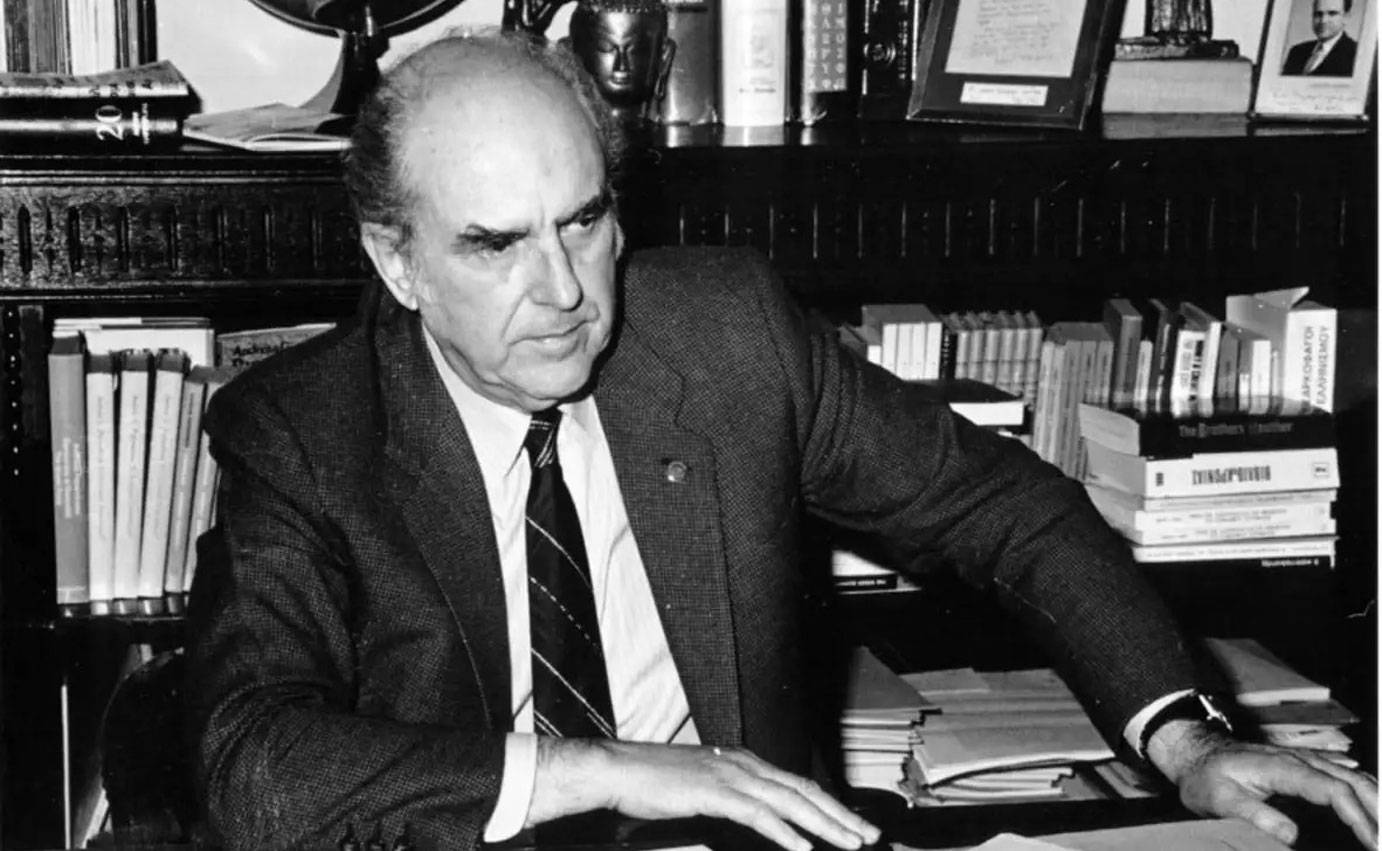 Σαν σήμερα 11 Μαΐου η χούντα συλλαμβάνει τον Ανδρέα Παπανδρέου και ο Πάγκαλος απαγορεύει το μίνι