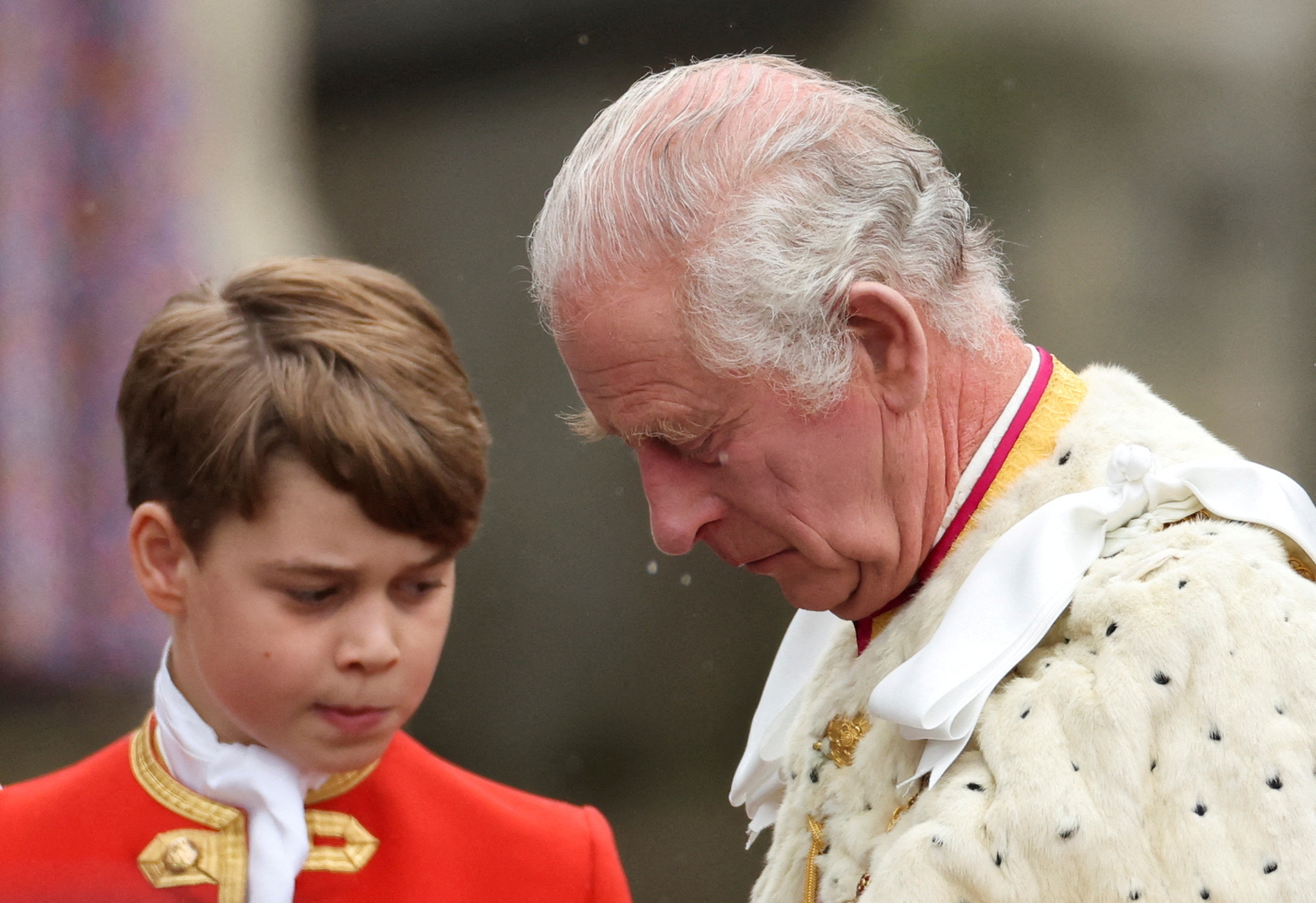 Βασιλιάς Κάρολος: Συνέχεια δίπλα στον παππού του ο πρίγκιπας Τζορτζ στη στέψη