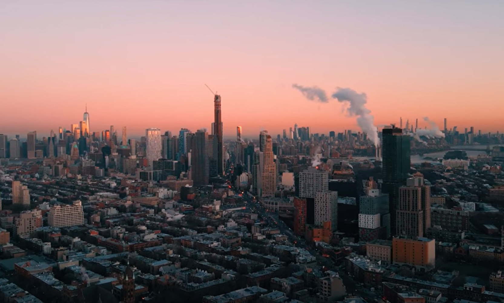 Νέα Υόρκη: Ολοκληρώθηκε η κορυφή του πύργου του Μπρούκλιν