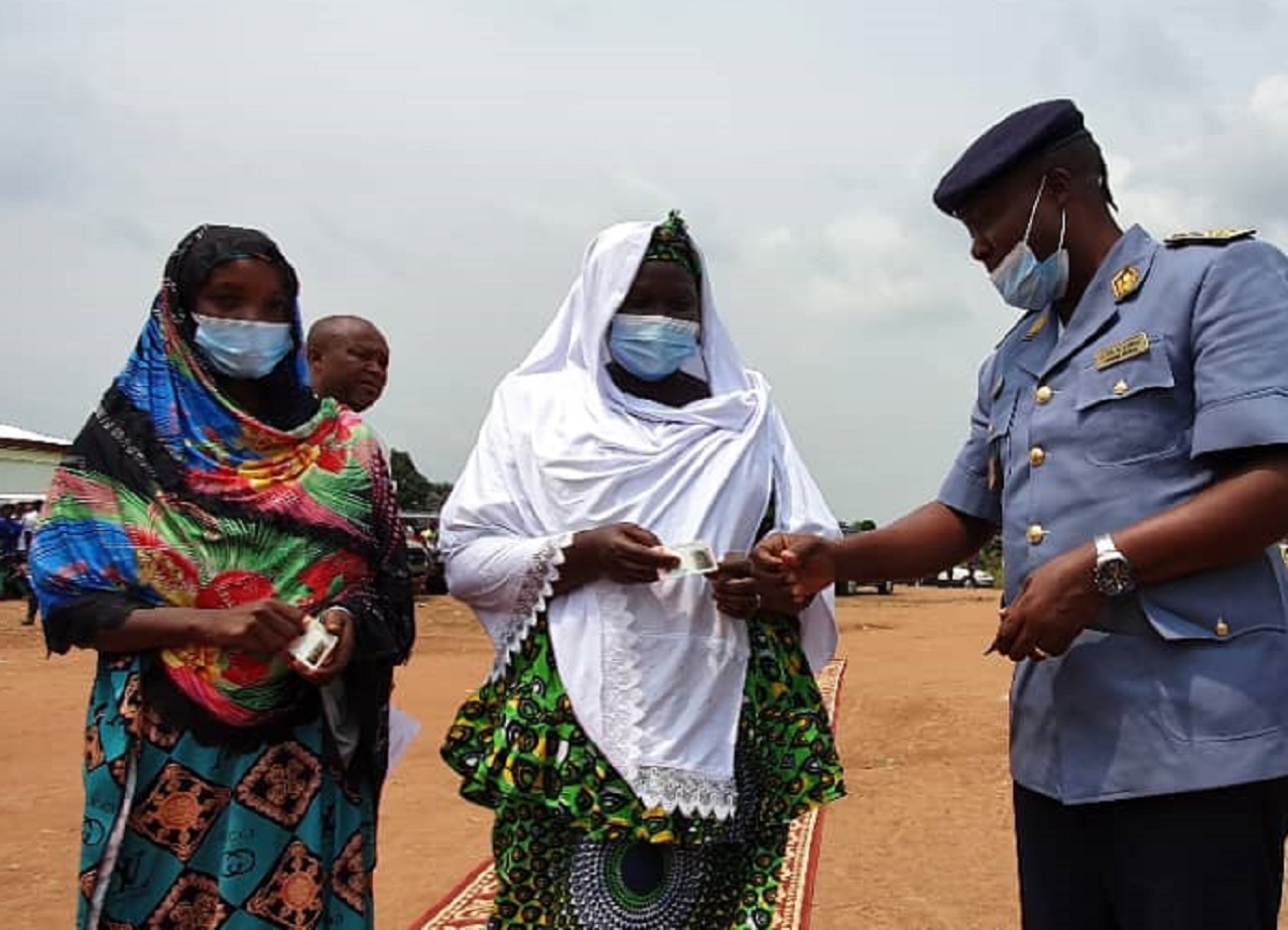 An official hands out a digital ID card to a refugee from the Central African Republic at the Gado-Badzere camp in Cameroon. June 26, 2022. United Nations High Commissioner for Refugees