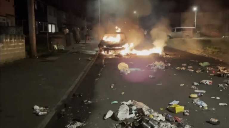Ουαλία: Νύχτα τρόμου στο Κάρντιφ – Άγριες συγκρούσεις κουκουλοφόρων με την αστυνομία μετά από τροχαίο