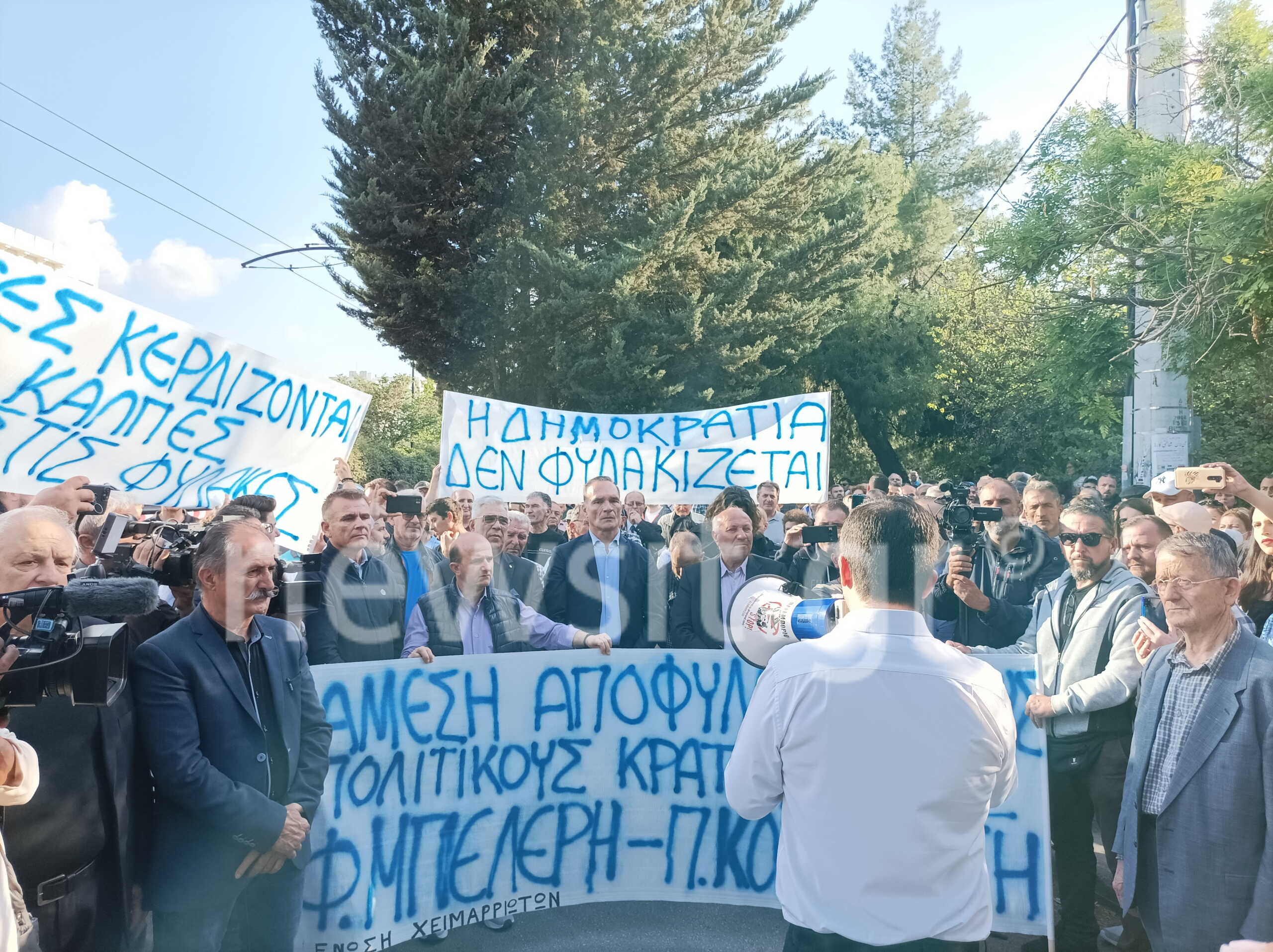 Διαμαρτυρία στην Αλβανική Πρεσβεία για τη φυλάκιση Φρέντι Μπελέρη και Παντελή Κοκαβέση