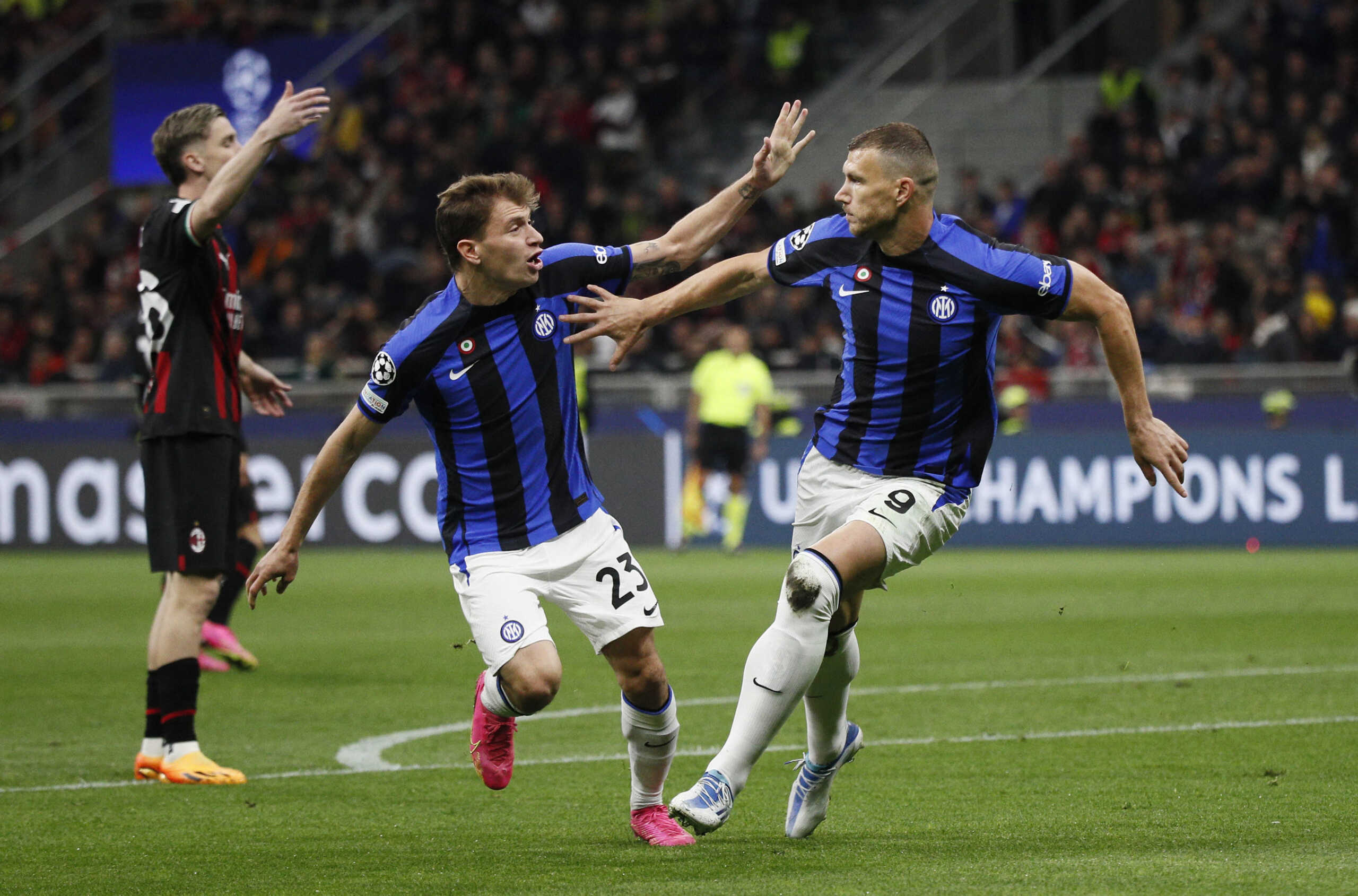 Soccer Football - Champions League - Semi Final - First Leg - AC Milan v Inter Milan - San Siro, Milan, Italy - May 10, 2023 Inter Milan's Edin Dzeko celebrates scoring their first goal with Nicolo Barella REUTERS