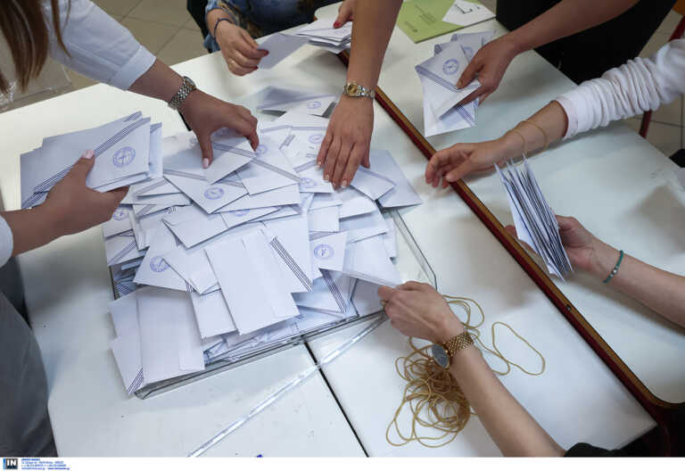 Δημοσκόπηση Metron Analysis: 21,1% το προβάδισμα της ΝΔ έναντι του ΣΥΡΙΖΑ στην εκτίμηση ψήφου - Οκτακομματική Βουλή