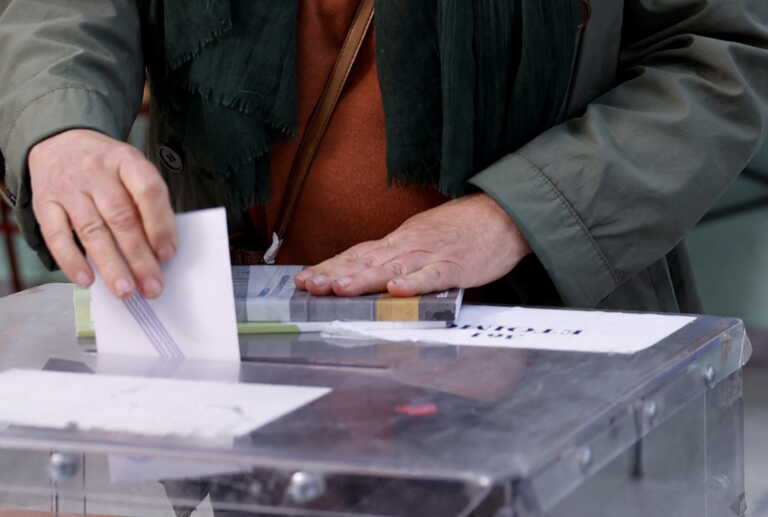 Μεγάλη η συμμετοχή των απόδημων Ελλήνων στη Βρετανία - Ψήφισε το 76,3%